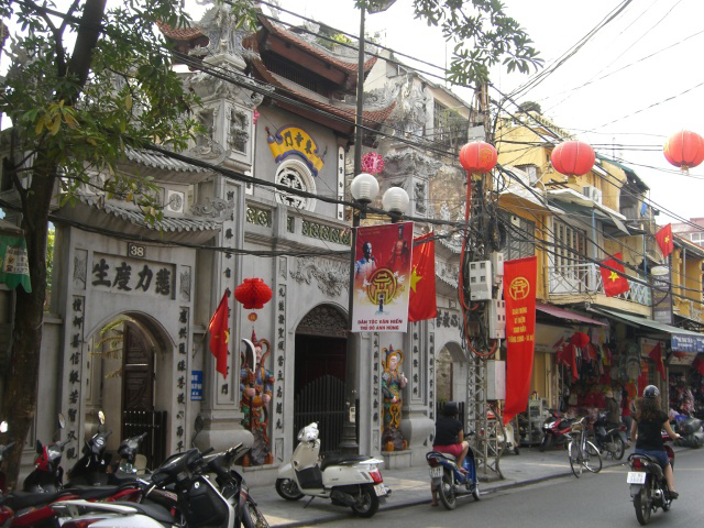 hanoivanhien quoc-su-tran-thu-do-tai-chua-cau-dong-news