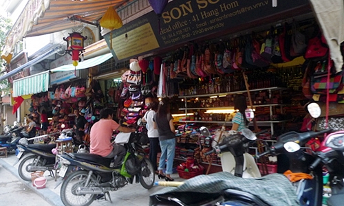 Phố Hàng Hòm đổi mới