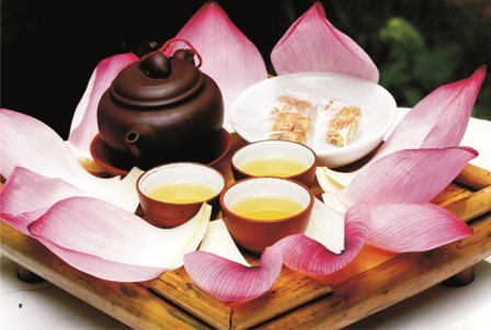 	 Giữ... lộc trời trên sóng nước Hồ Tây