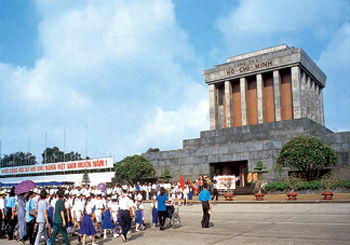 Lăng Chủ tịch Hồ Chí Minh và Quảng trường Ba Đình